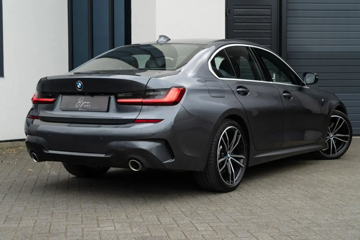 320i M-Sport CAMERA / LEER / HUD