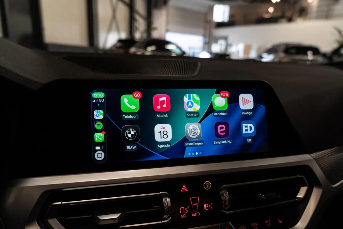 320i M-Sport CAMERA / LEER / HUD