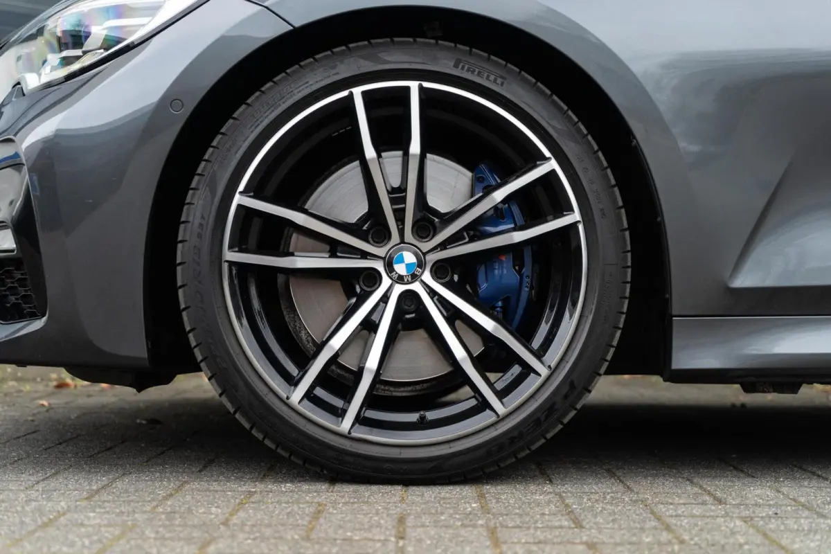 320i M-Sport CAMERA / LEER / HUD