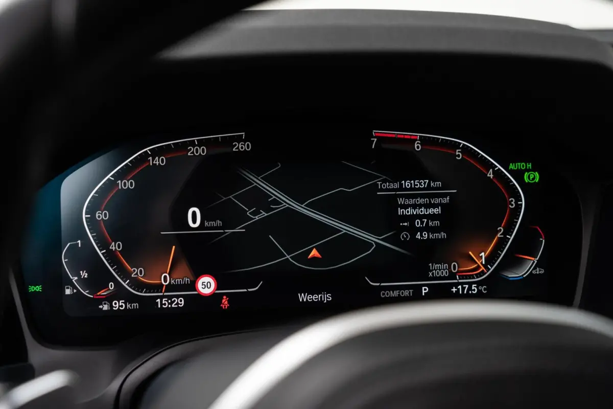 320i M-Sport CAMERA / LEER / HUD