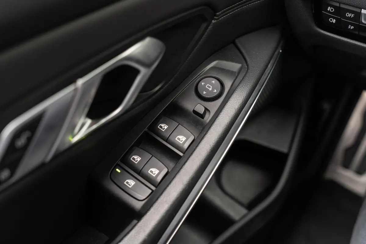 320i M-Sport CAMERA / LEER / HUD