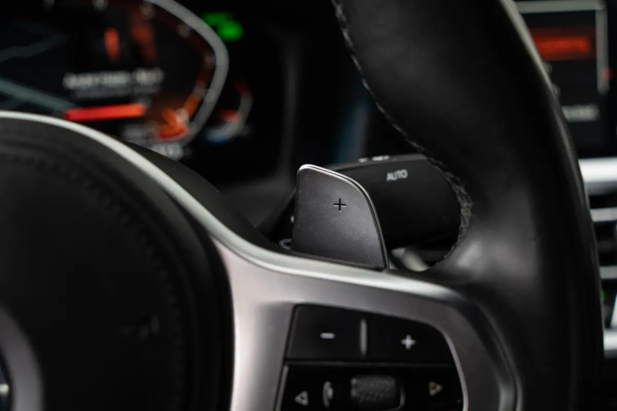 320i M-Sport CAMERA / LEER / HUD