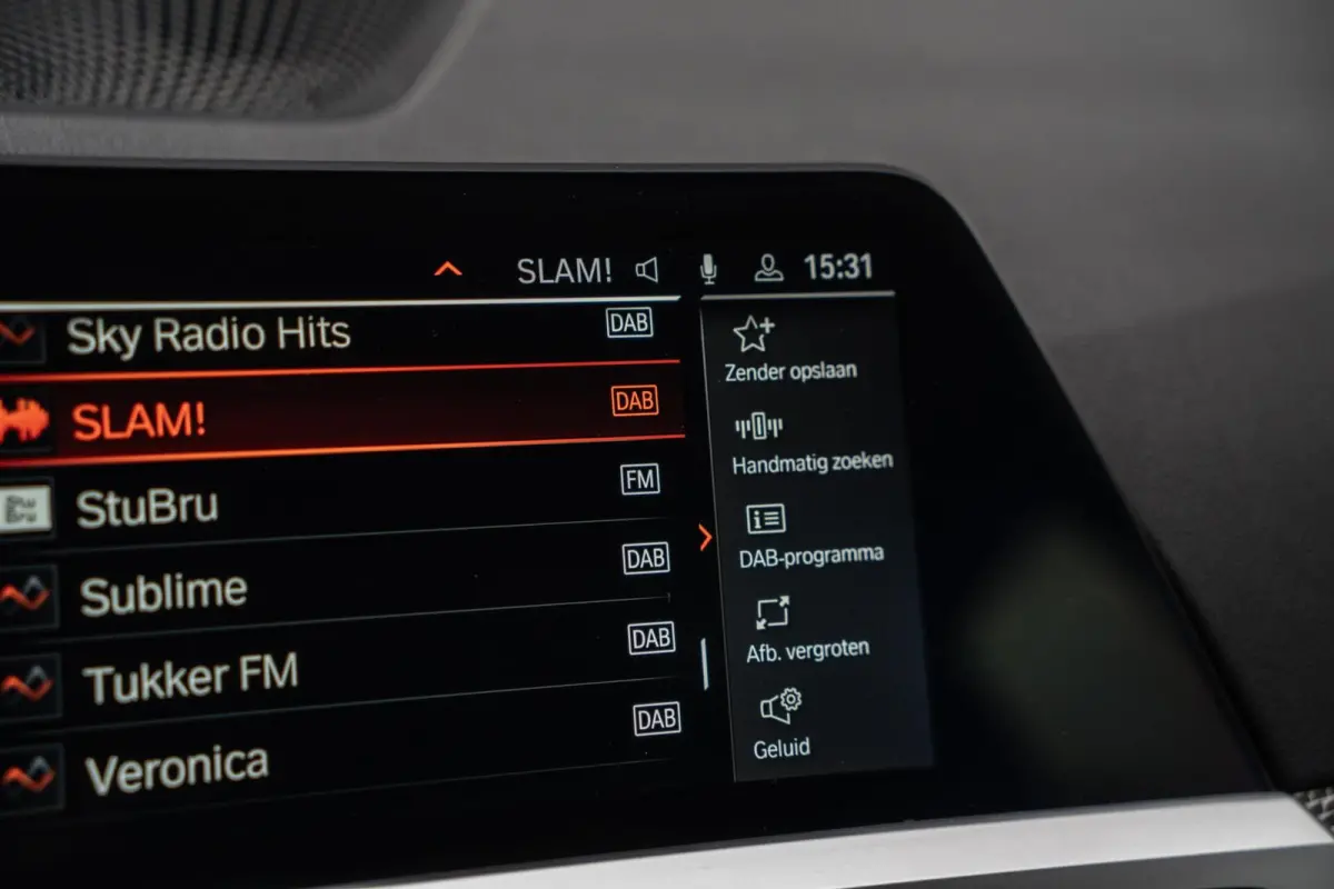 320i M-Sport CAMERA / LEER / HUD
