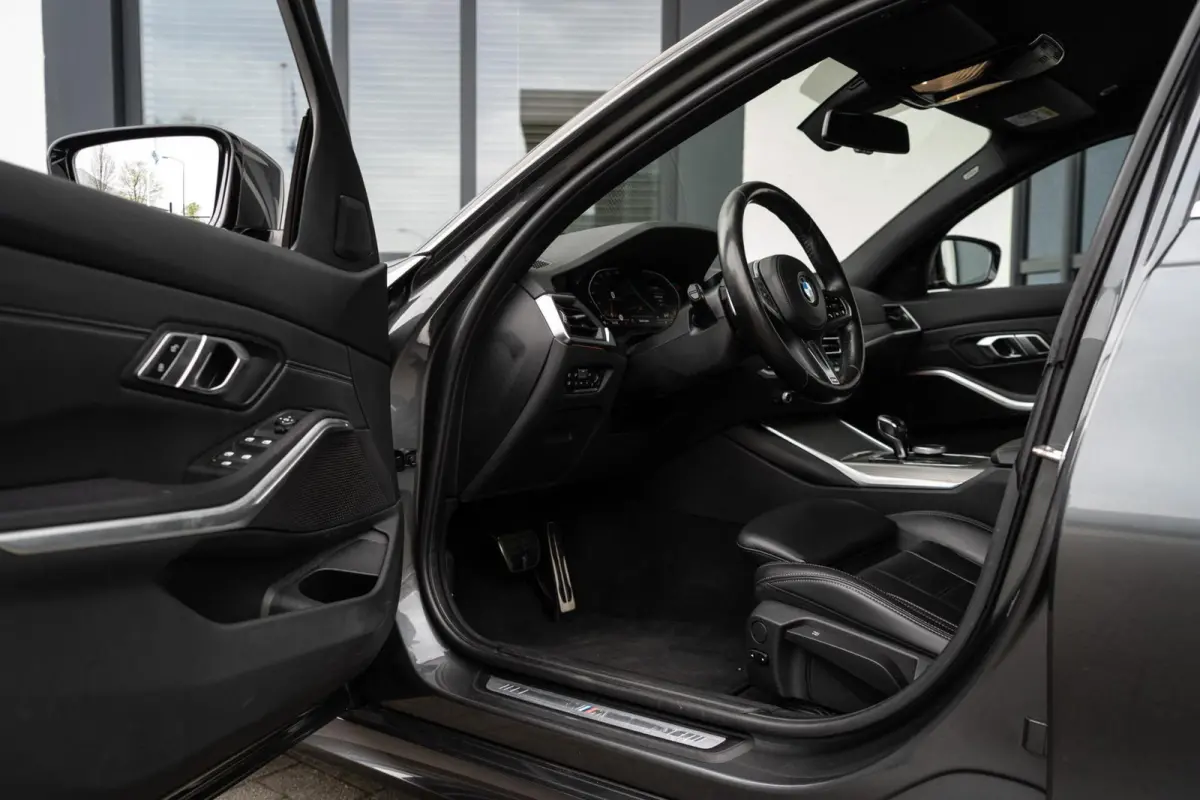 320i M-Sport CAMERA / LEER / HUD