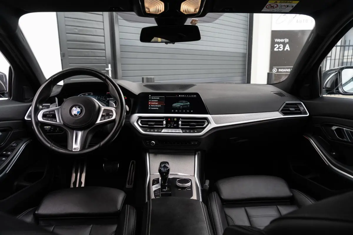 320i M-Sport CAMERA / LEER / HUD