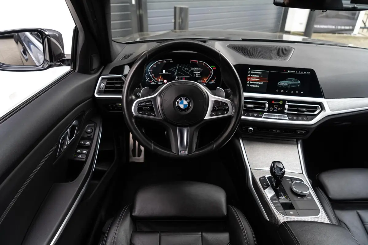 320i M-Sport CAMERA / LEER / HUD