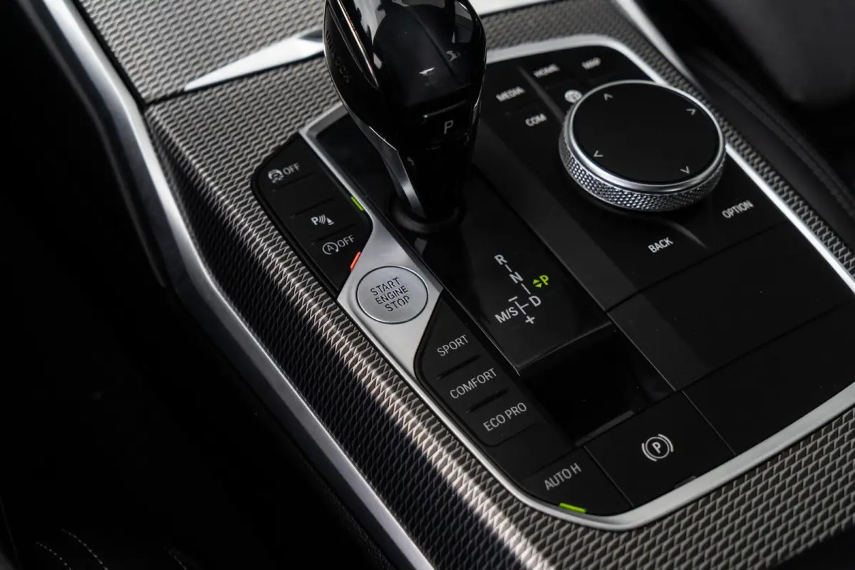 320i M-Sport CAMERA / LEER / HUD