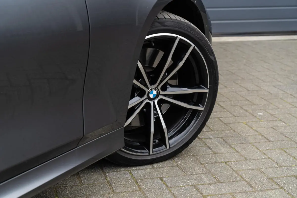 320i M-Sport CAMERA / LEER / HUD