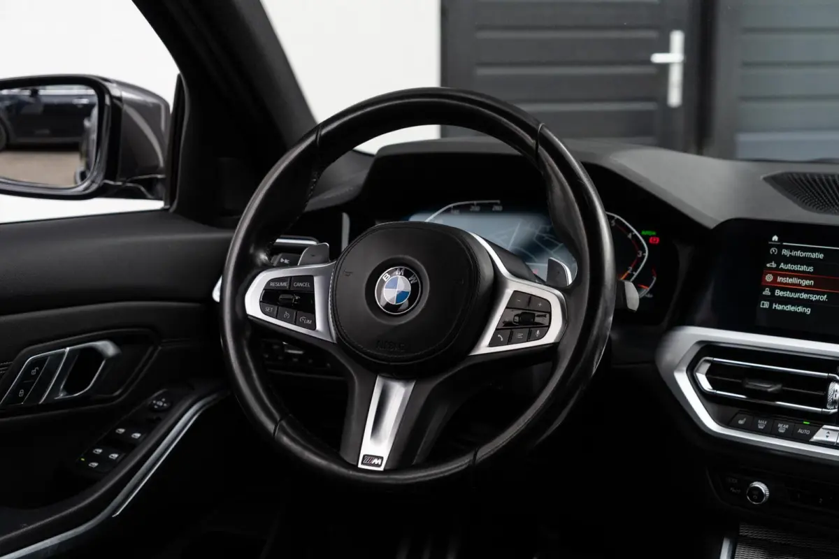 320i M-Sport CAMERA / LEER / HUD