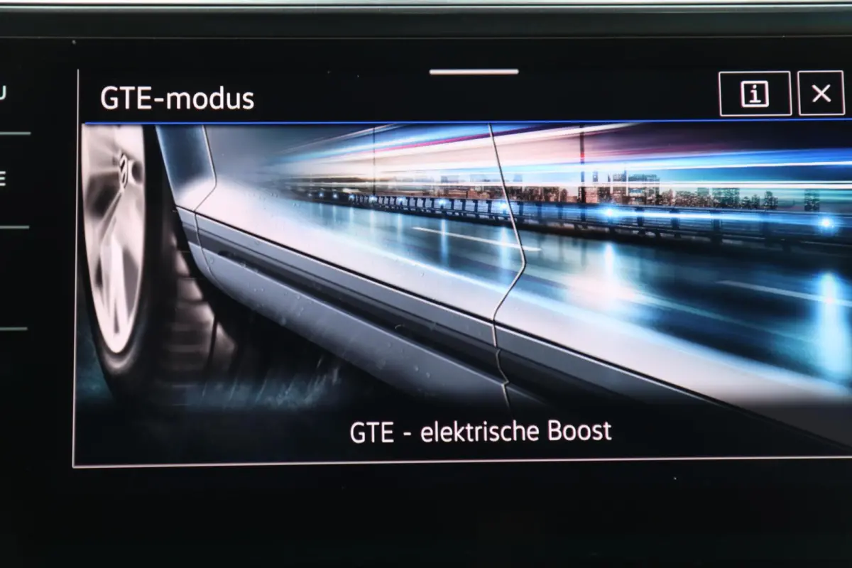 1.4 TSI eHybrid | HUD | 3-Zone | Stuurverwarming | CarPlay | Virtual | Blindspot | ACC