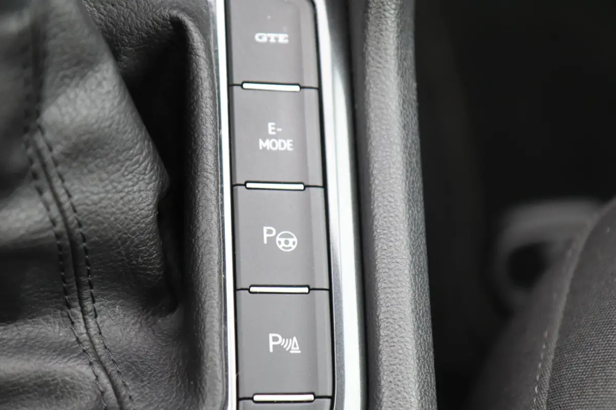 1.4 TSI eHybrid | HUD | 3-Zone | Stuurverwarming | CarPlay | Virtual | Blindspot | ACC