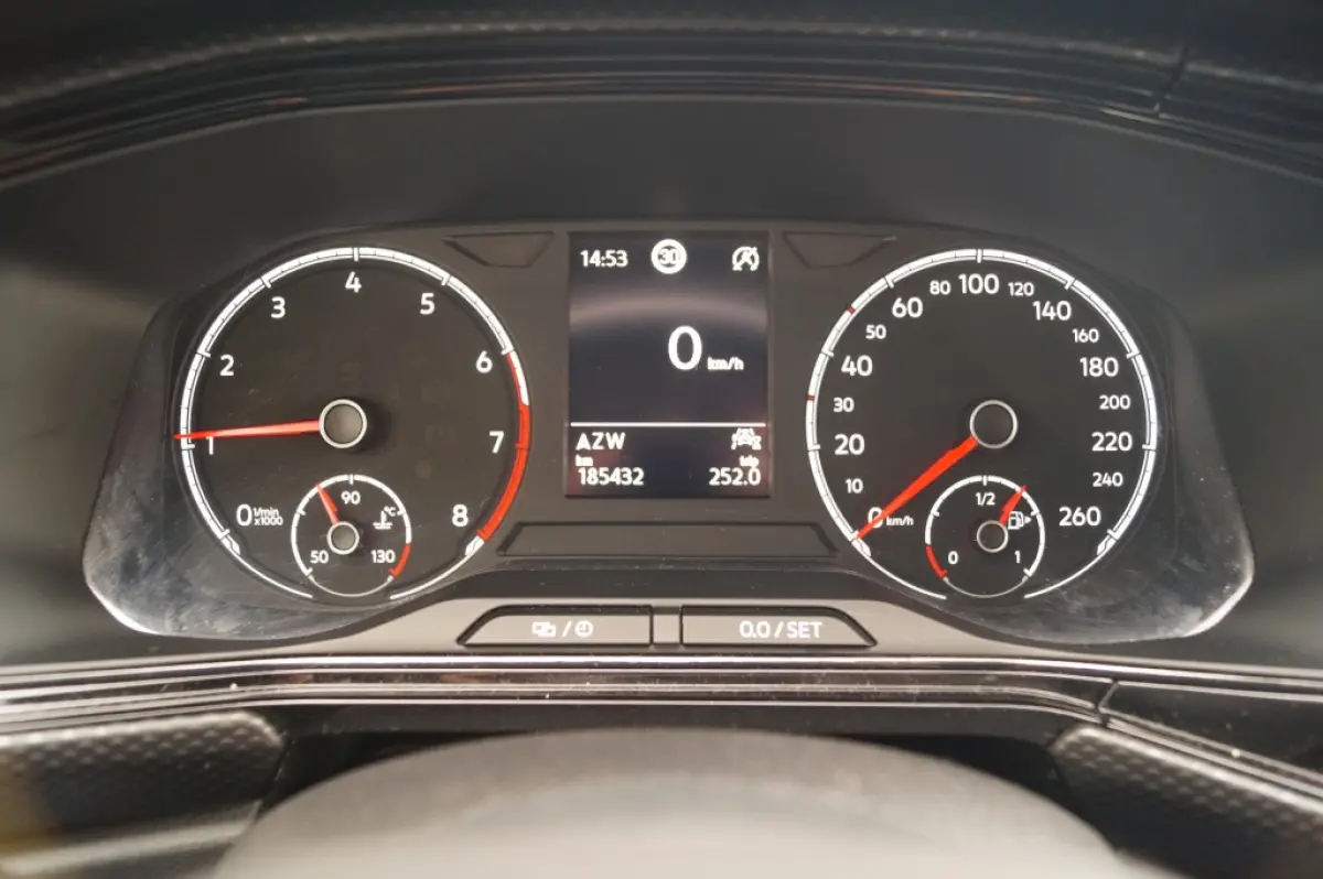 1.0 TSI Life -LEER-NAVI-PDC-CAM-
