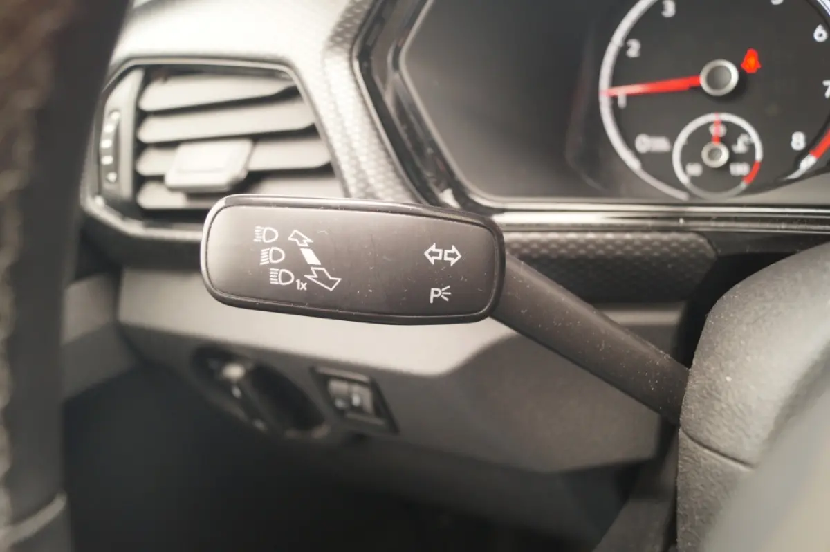 1.0 TSI Life -LEER-NAVI-PDC-CAM-