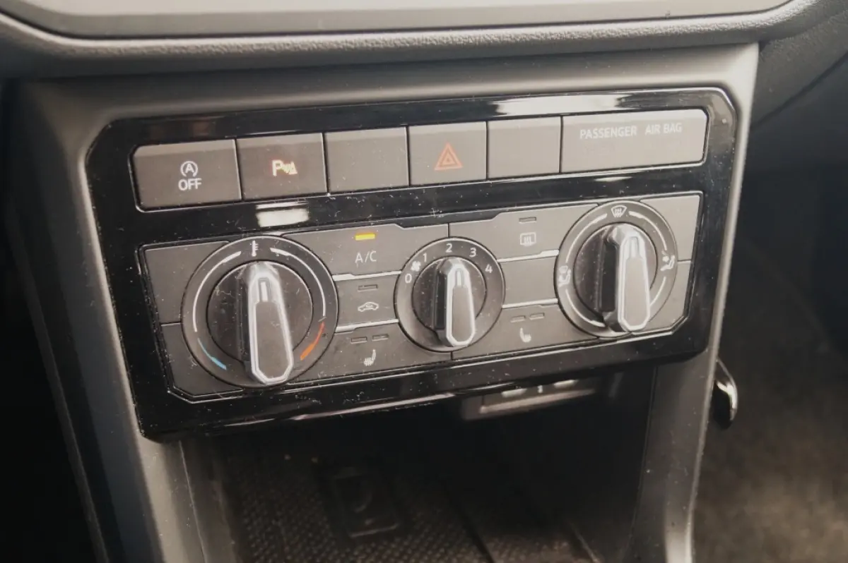 1.0 TSI Life -LEER-NAVI-PDC-CAM-