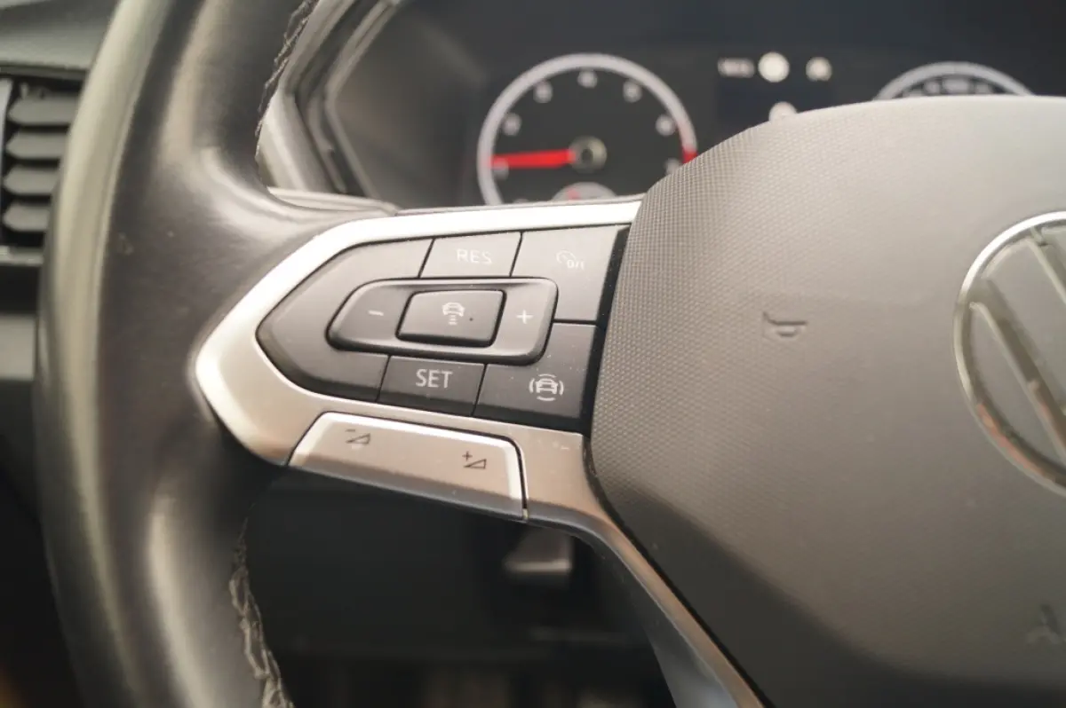 1.0 TSI Life -LEER-NAVI-PDC-CAM-