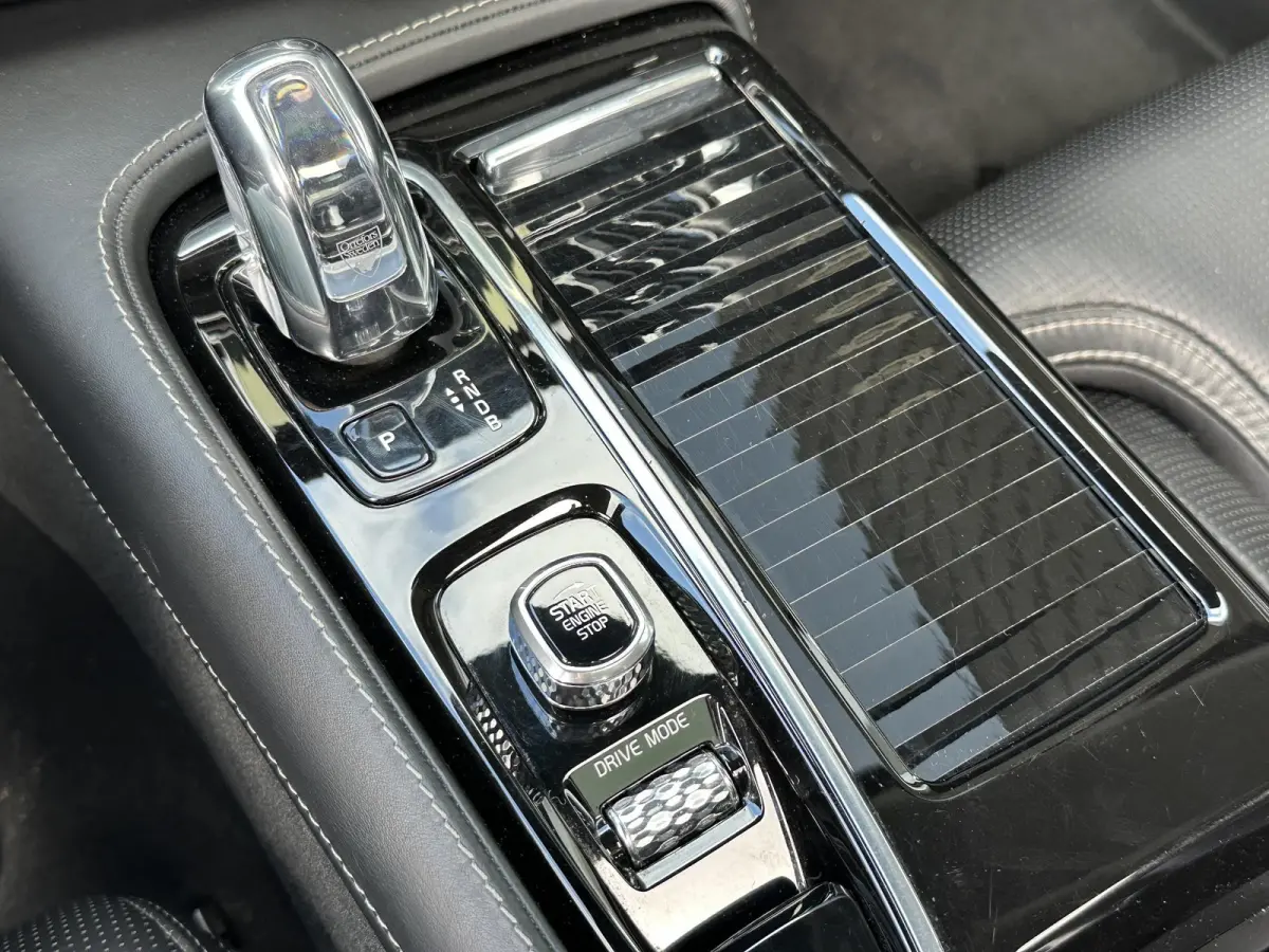 2.0 T8 AWD Inscription | DEALERONDERHOUDEN | 1e Eigenaar | 20" | B&W Audio | PANO | Trekhaak | Massage | Stoelverkoeling |