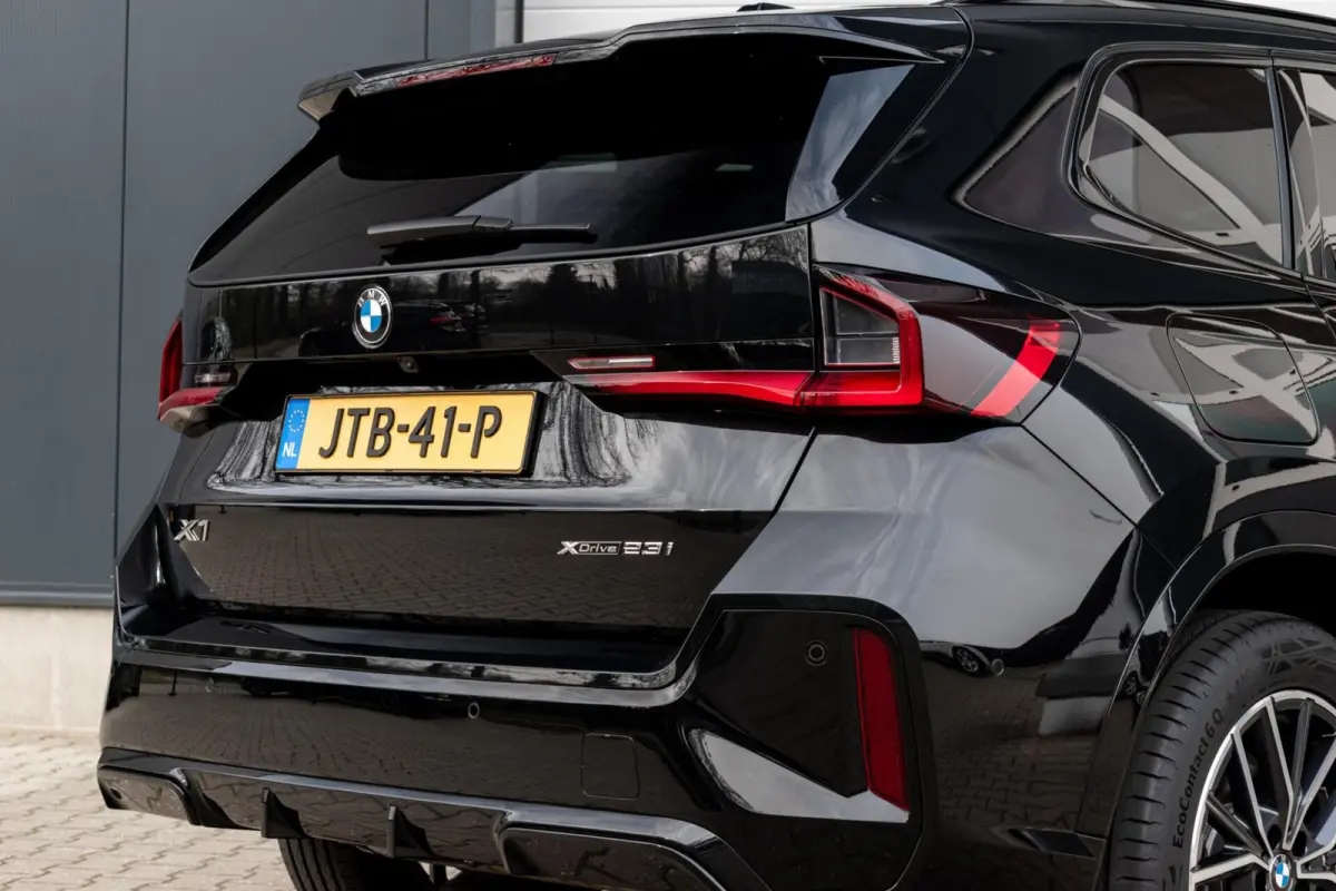 xDrive23i|PANO|HEAD-UP|HARMAN|STOELMASSAGE|ELEK.TREKHAAK