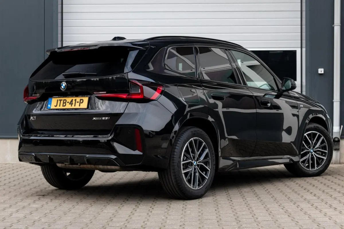 xDrive23i|PANO|HEAD-UP|HARMAN|STOELMASSAGE|ELEK.TREKHAAK