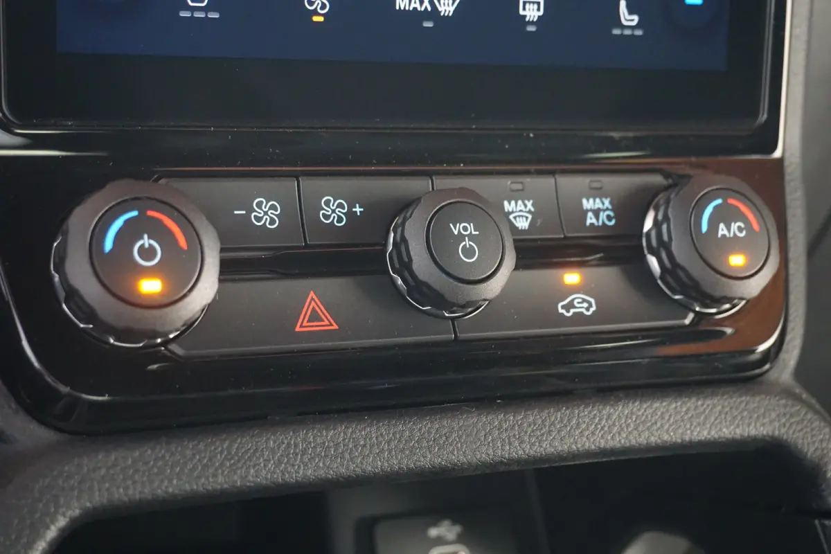 Wildtrak Dubbel Cabine 2.3 PHEV | 0,99% Financial Lease | Ex. BTW / Incl. BPM | Elektrische Rollertop | Voorraad, Snel Leverbaar! |