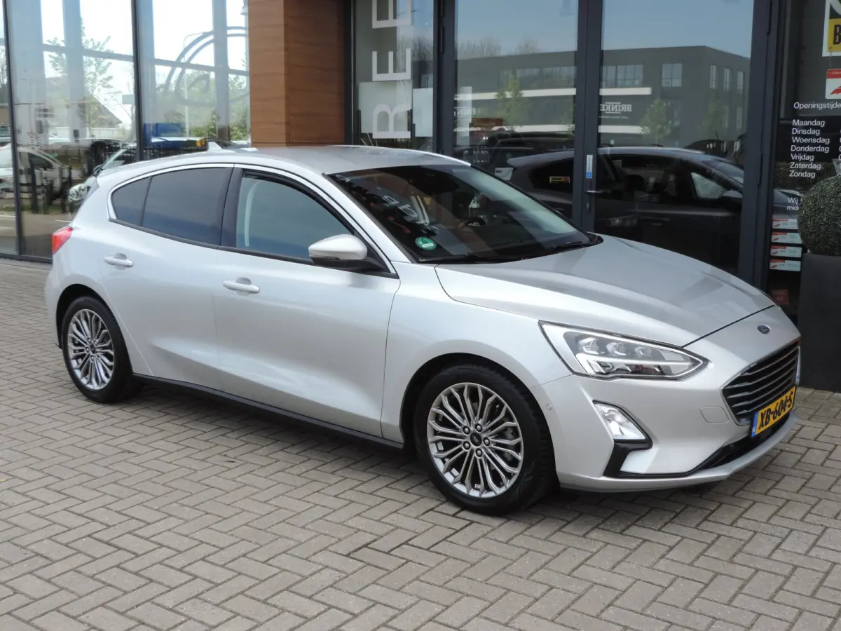 1.0-T 125PK Titanium Business | LED koplamp | Winterpack | Camera | Adapt.cruise | PDC v+a | CarPlay | Priv.glas | ECC