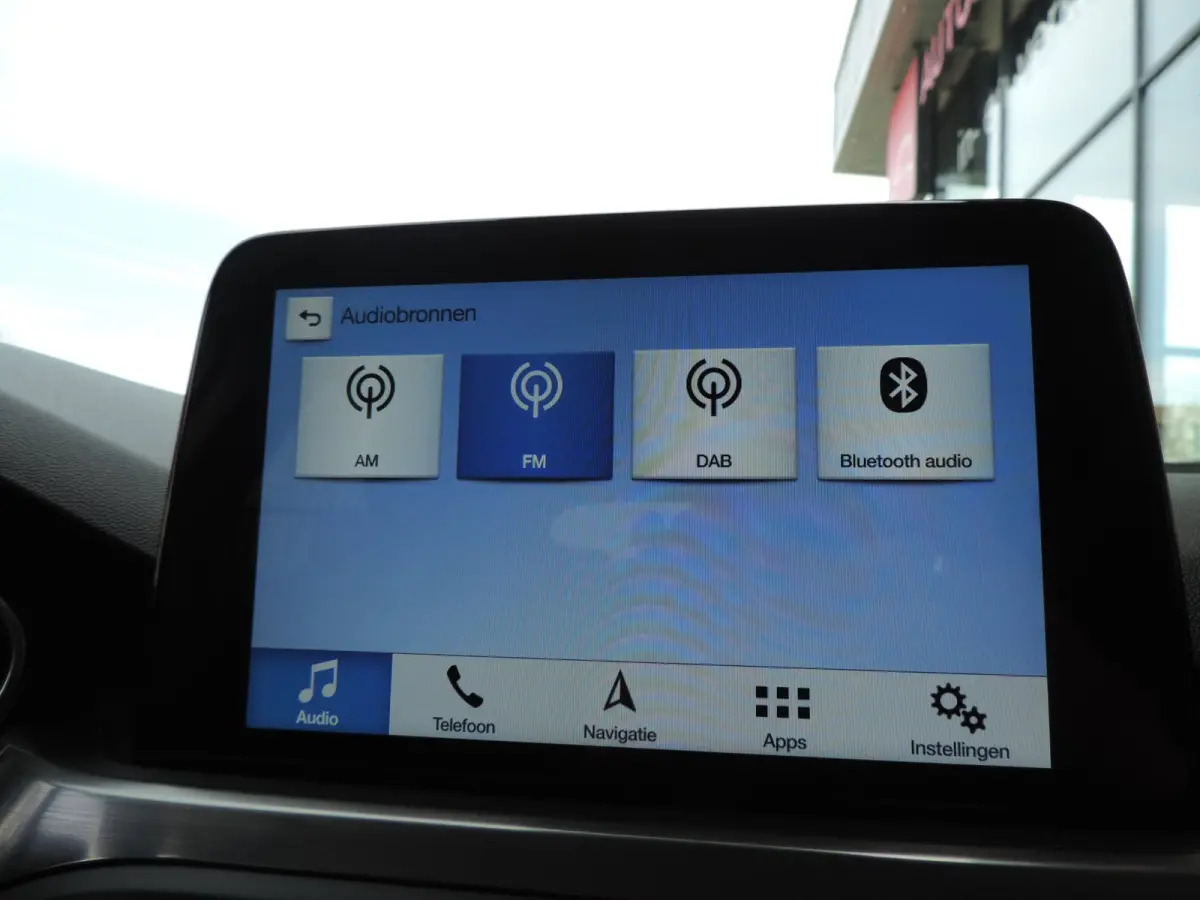 1.0-T 125PK Titanium Business | LED koplamp | Winterpack | Camera | Adapt.cruise | PDC v+a | CarPlay | Priv.glas | ECC