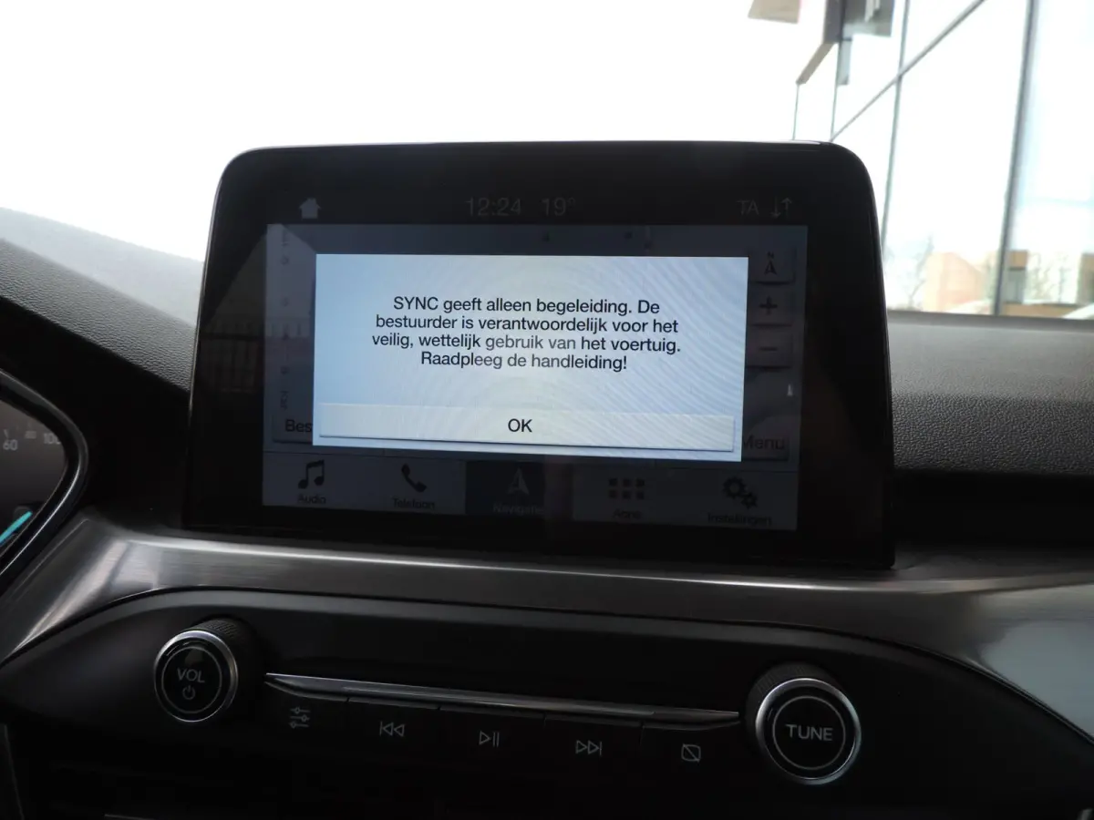1.0-T 125PK Titanium Business | LED koplamp | Winterpack | Camera | Adapt.cruise | PDC v+a | CarPlay | Priv.glas | ECC