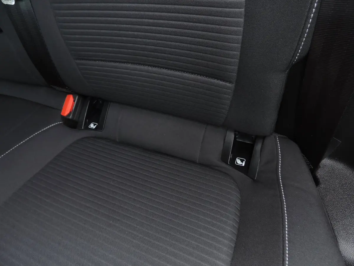 1.0-T 125PK Titanium Business | LED koplamp | Winterpack | Camera | Adapt.cruise | PDC v+a | CarPlay | Priv.glas | ECC