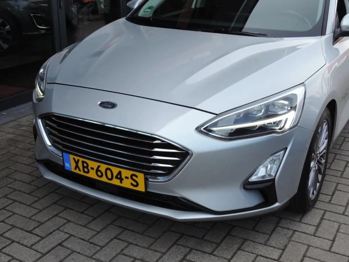 1.0-T 125PK Titanium Business | LED koplamp | Winterpack | Camera | Adapt.cruise | PDC v+a | CarPlay | Priv.glas | ECC