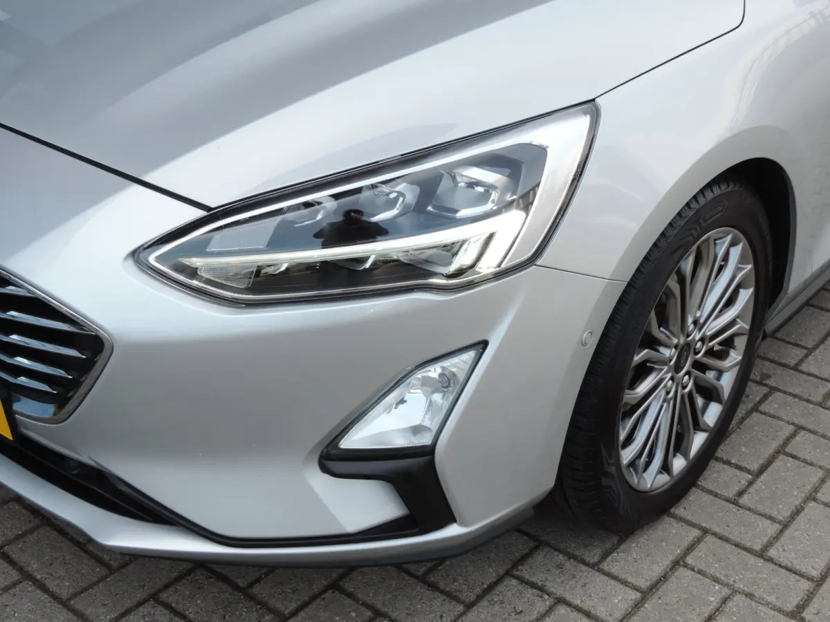 1.0-T 125PK Titanium Business | LED koplamp | Winterpack | Camera | Adapt.cruise | PDC v+a | CarPlay | Priv.glas | ECC