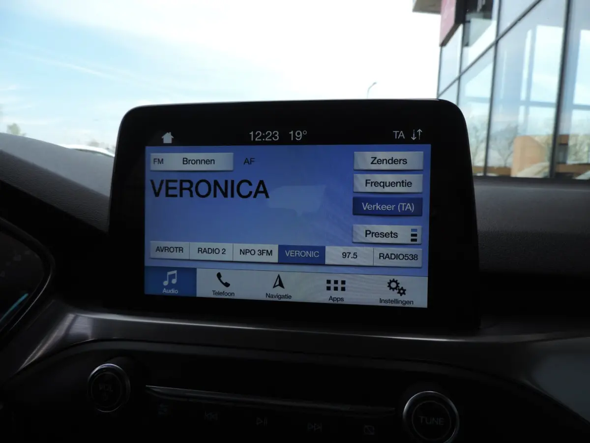 1.0-T 125PK Titanium Business | LED koplamp | Winterpack | Camera | Adapt.cruise | PDC v+a | CarPlay | Priv.glas | ECC