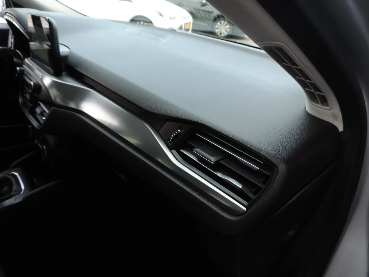 1.0-T 125PK Titanium Business | LED koplamp | Winterpack | Camera | Adapt.cruise | PDC v+a | CarPlay | Priv.glas | ECC