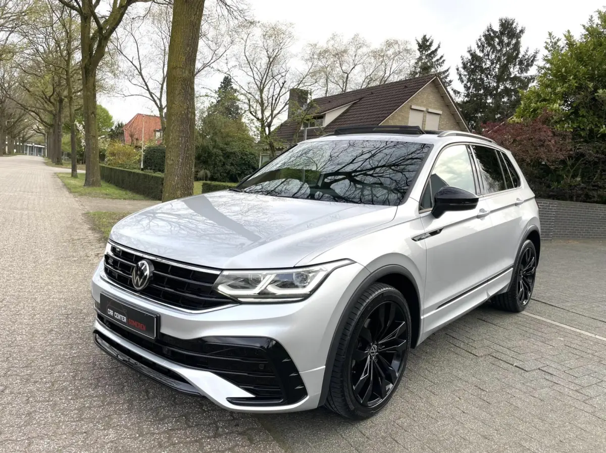 1.5 TSI R-Line Black Style/ Cam/ Pano/ 20'inch/ Trekhaak/ IQ Matrix