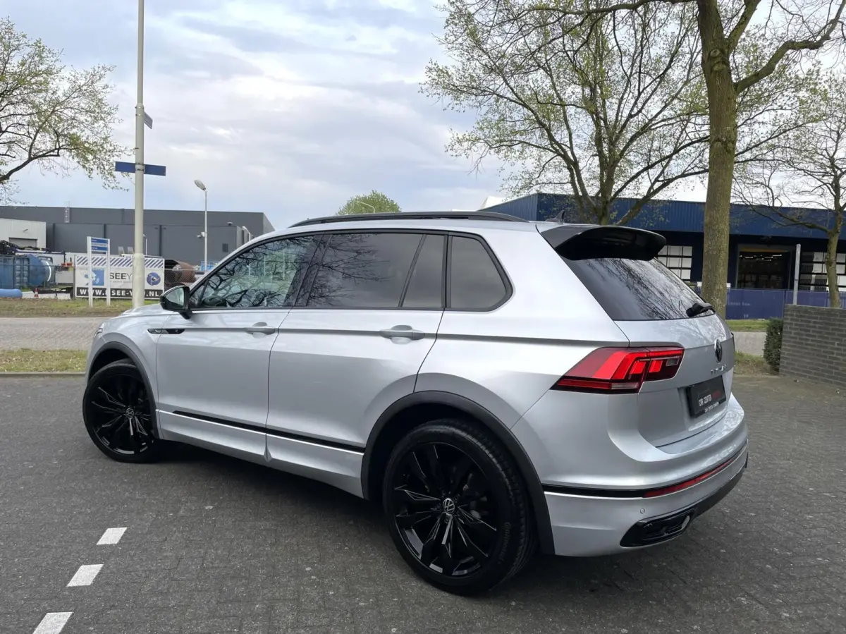1.5 TSI R-Line Black Style/ Cam/ Pano/ 20'inch/ Trekhaak/ IQ Matrix