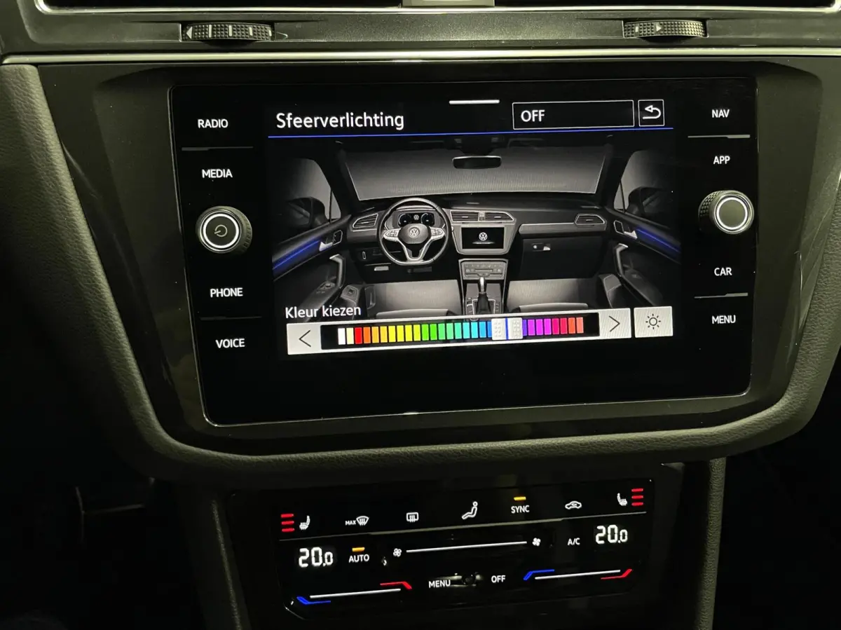 1.5 TSI R-Line Black Style/ Cam/ Pano/ 20'inch/ Trekhaak/ IQ Matrix