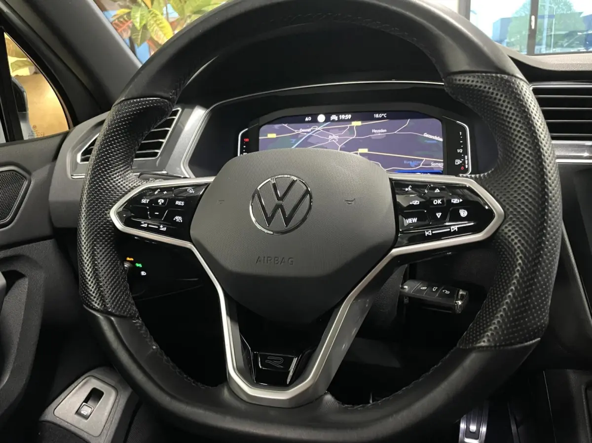 1.5 TSI R-Line Black Style/ Cam/ Pano/ 20'inch/ Trekhaak/ IQ Matrix