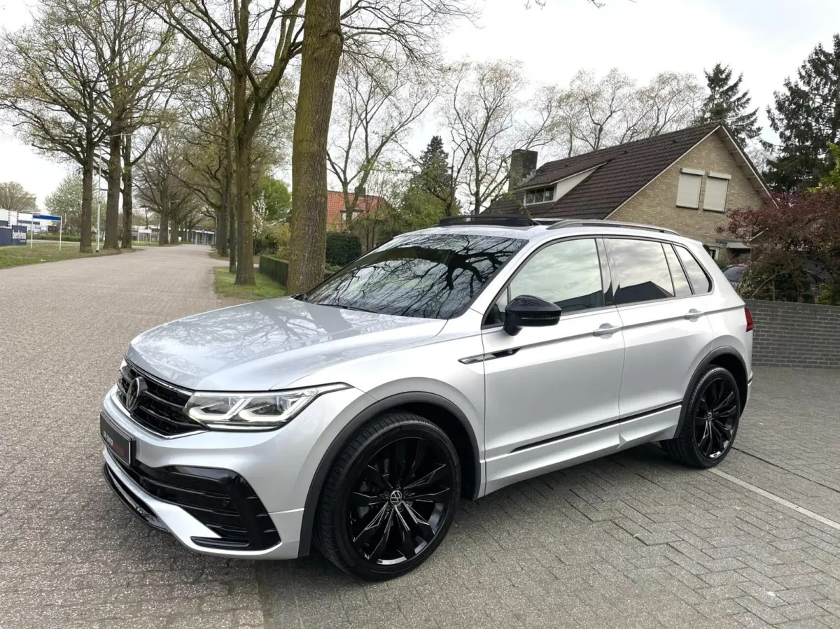 1.5 TSI R-Line Black Style/ Cam/ Pano/ 20'inch/ Trekhaak/ IQ Matrix