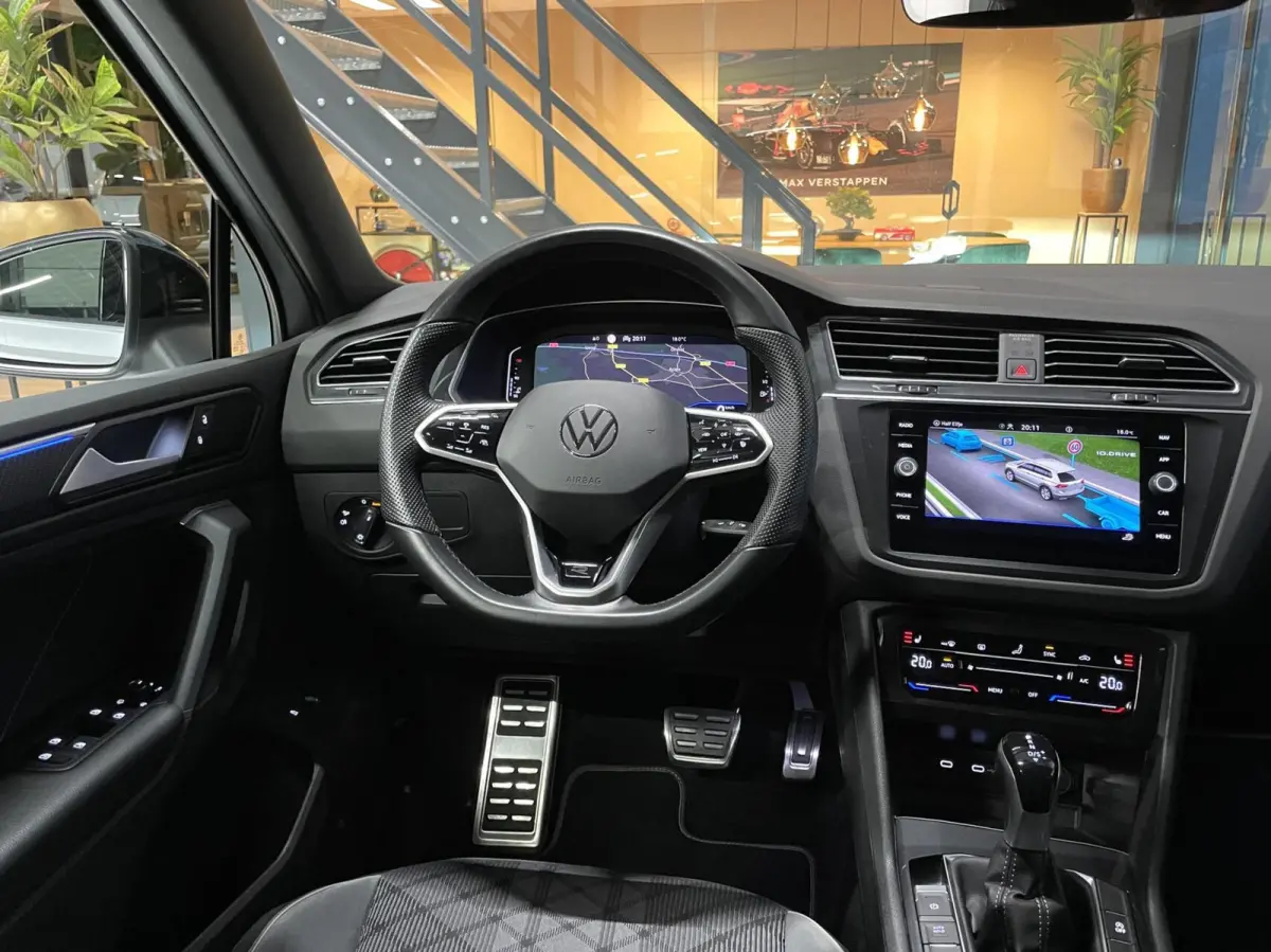 1.5 TSI R-Line Black Style/ Cam/ Pano/ 20'inch/ Trekhaak/ IQ Matrix
