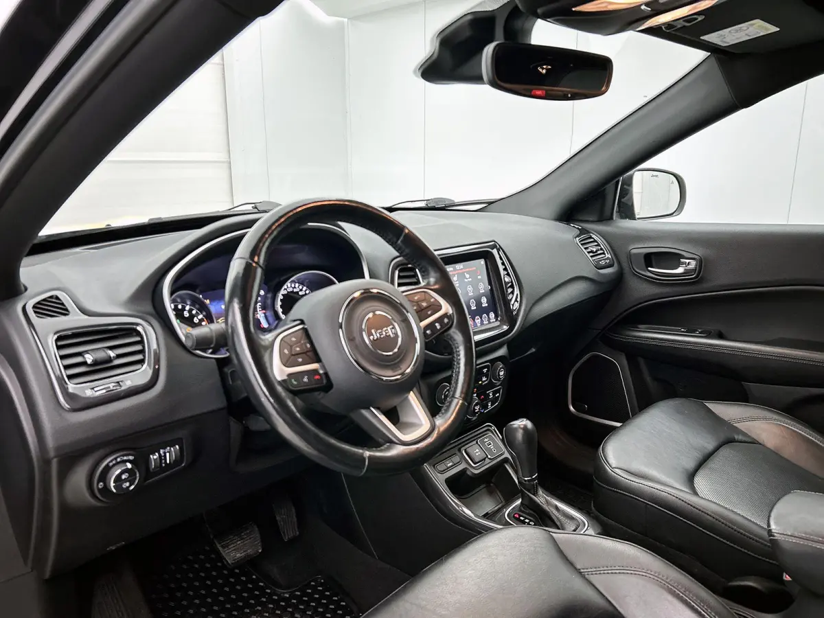 1.3T S | Camera | Navigatie | 19" Lichtmetalen velgen | Stoel/Stuurverwarming | Leer |