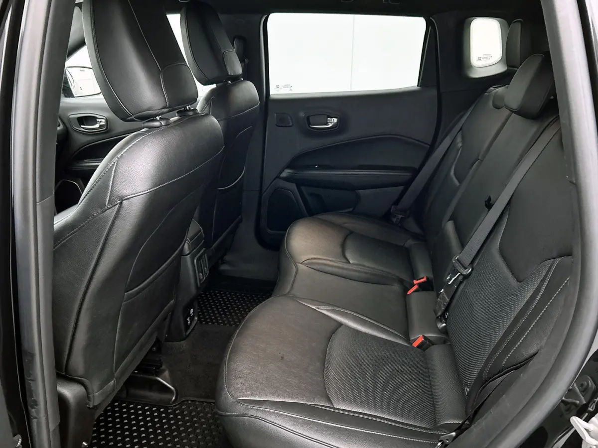 1.3T S | Camera | Navigatie | 19" Lichtmetalen velgen | Stoel/Stuurverwarming | Leer |