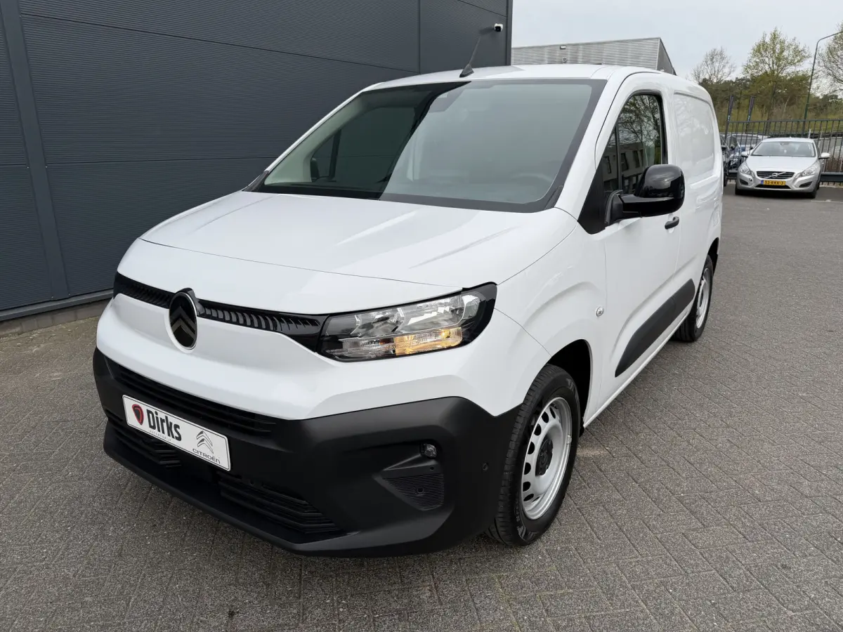 130pk Club (Camera - Navigatie - Laadruimte betimmering - 3-zits - Parkeersensoren V+A - Airco - Cruise Controle - Apple Carplay)