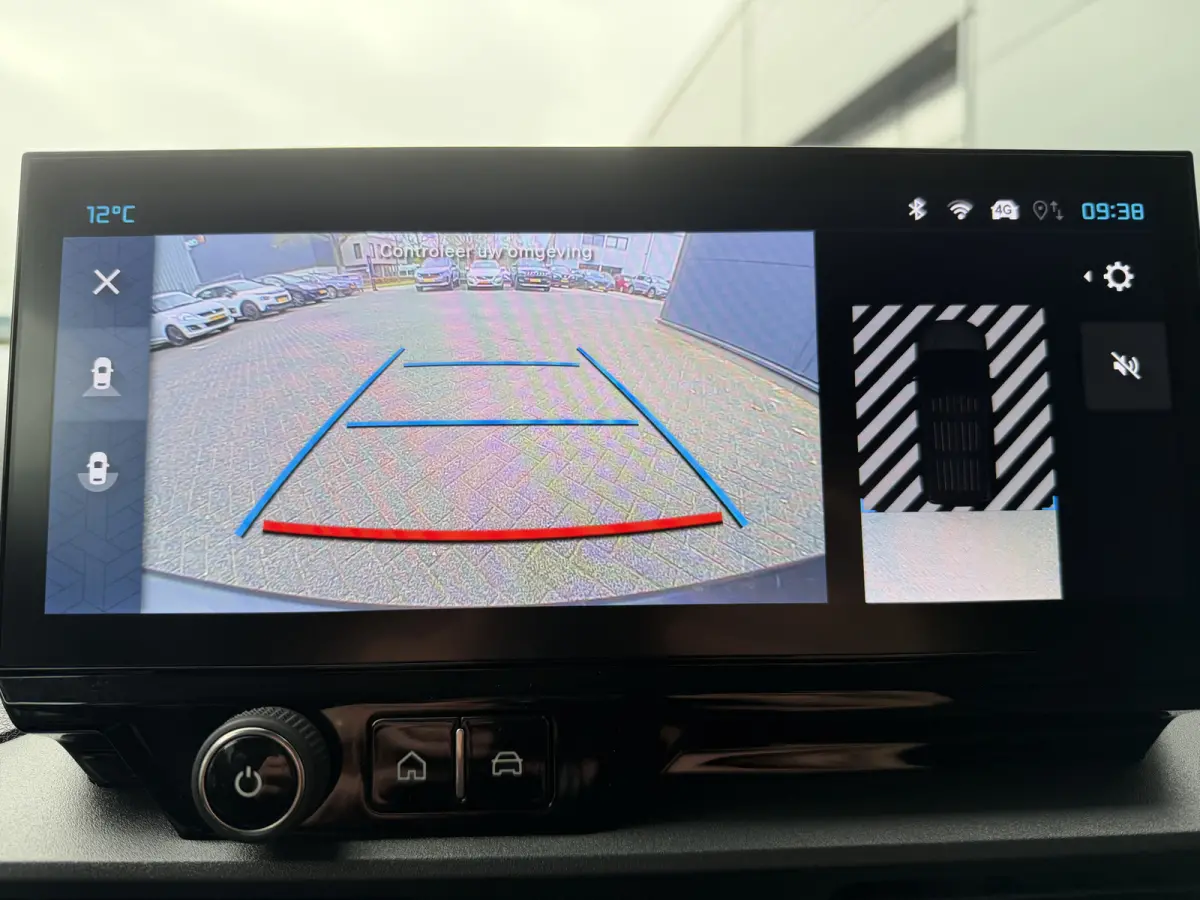 130pk Club (Camera - Navigatie - Laadruimte betimmering - 3-zits - Parkeersensoren V+A - Airco - Cruise Controle - Apple Carplay)