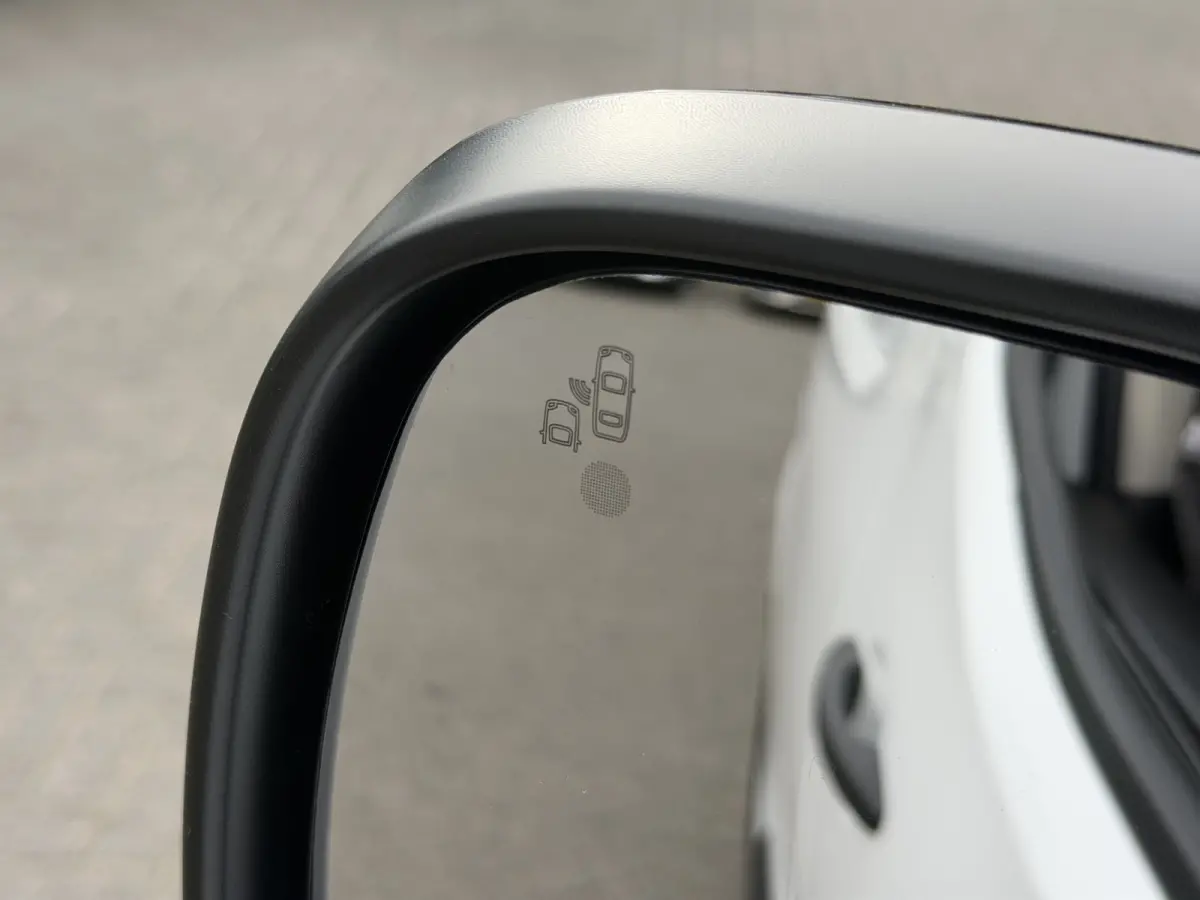 130pk Club (Camera - Navigatie - Laadruimte betimmering - 3-zits - Parkeersensoren V+A - Airco - Cruise Controle - Apple Carplay)
