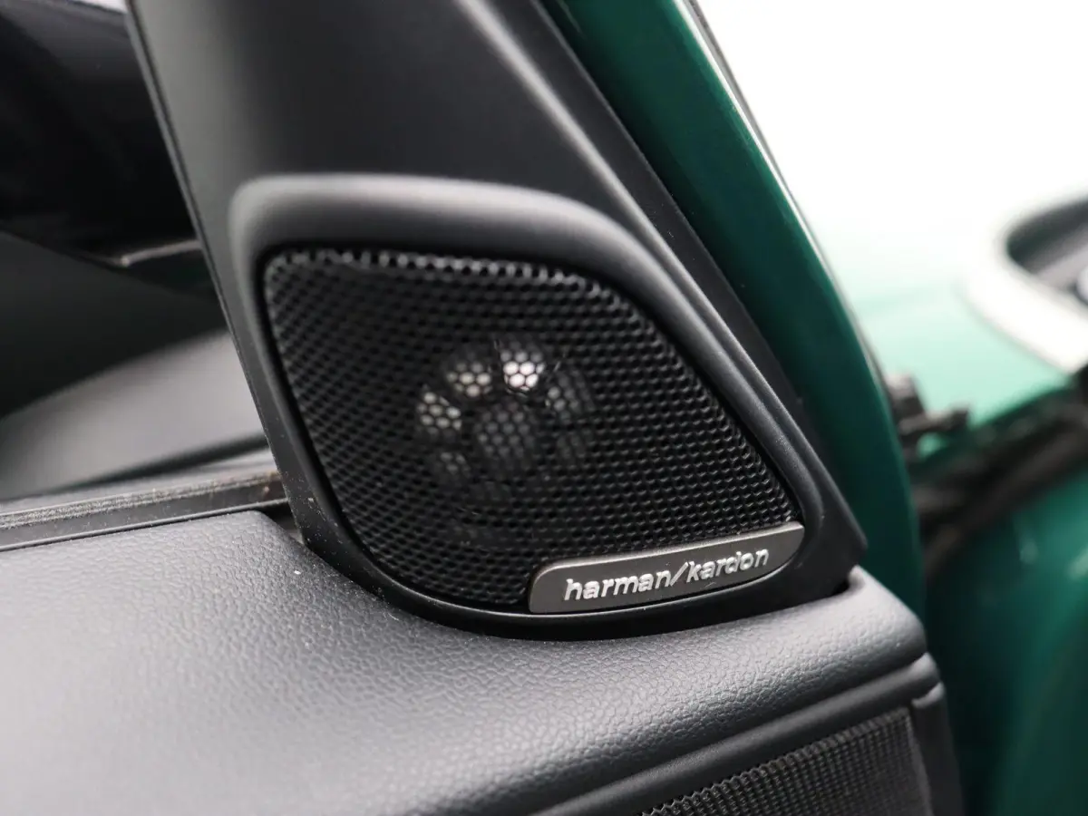 Cooper ALL4 Chili + MINI Yours Trim Pakket + Visibility Package + Panoramadak + Elektrisch Verstelbare Voorstoelen + Harman Kardon + 19''