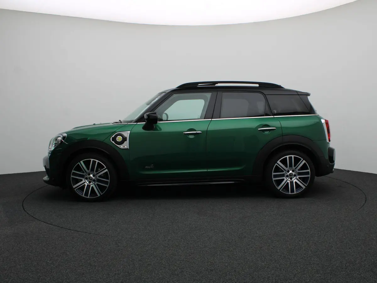 Cooper ALL4 Chili + MINI Yours Trim Pakket + Visibility Package + Panoramadak + Elektrisch Verstelbare Voorstoelen + Harman Kardon + 19''