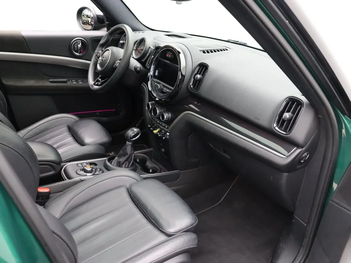 Cooper ALL4 Chili + MINI Yours Trim Pakket + Visibility Package + Panoramadak + Elektrisch Verstelbare Voorstoelen + Harman Kardon + 19''