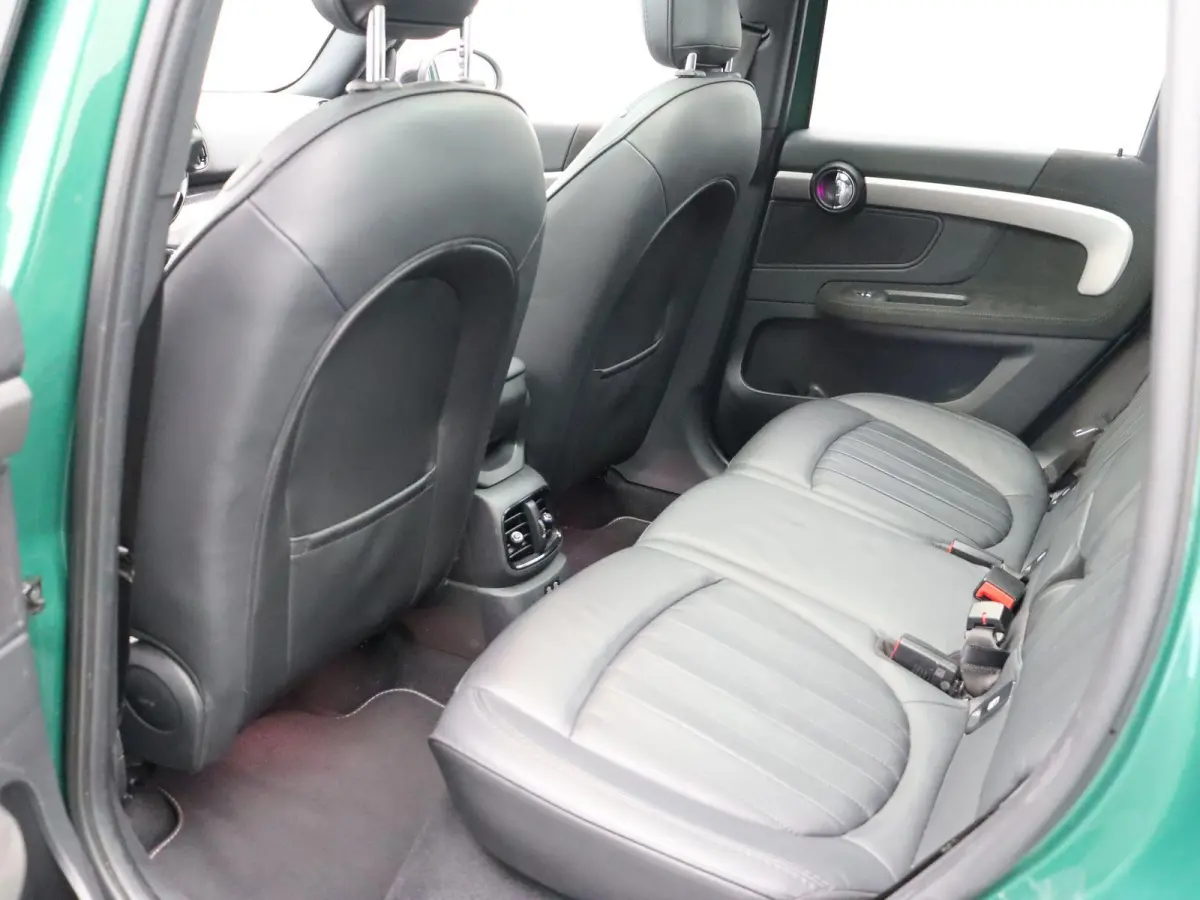 Cooper ALL4 Chili + MINI Yours Trim Pakket + Visibility Package + Panoramadak + Elektrisch Verstelbare Voorstoelen + Harman Kardon + 19''