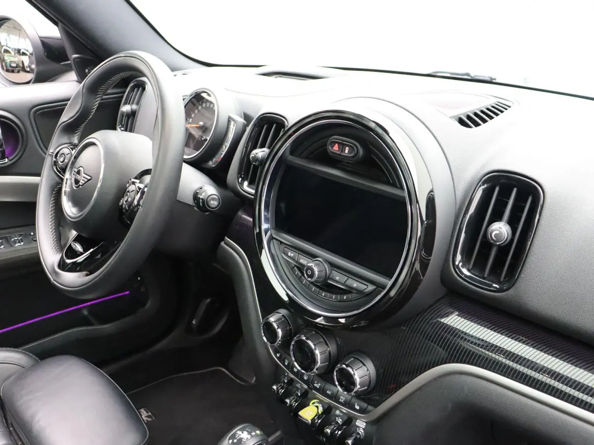 Cooper ALL4 Chili + MINI Yours Trim Pakket + Visibility Package + Panoramadak + Elektrisch Verstelbare Voorstoelen + Harman Kardon + 19''
