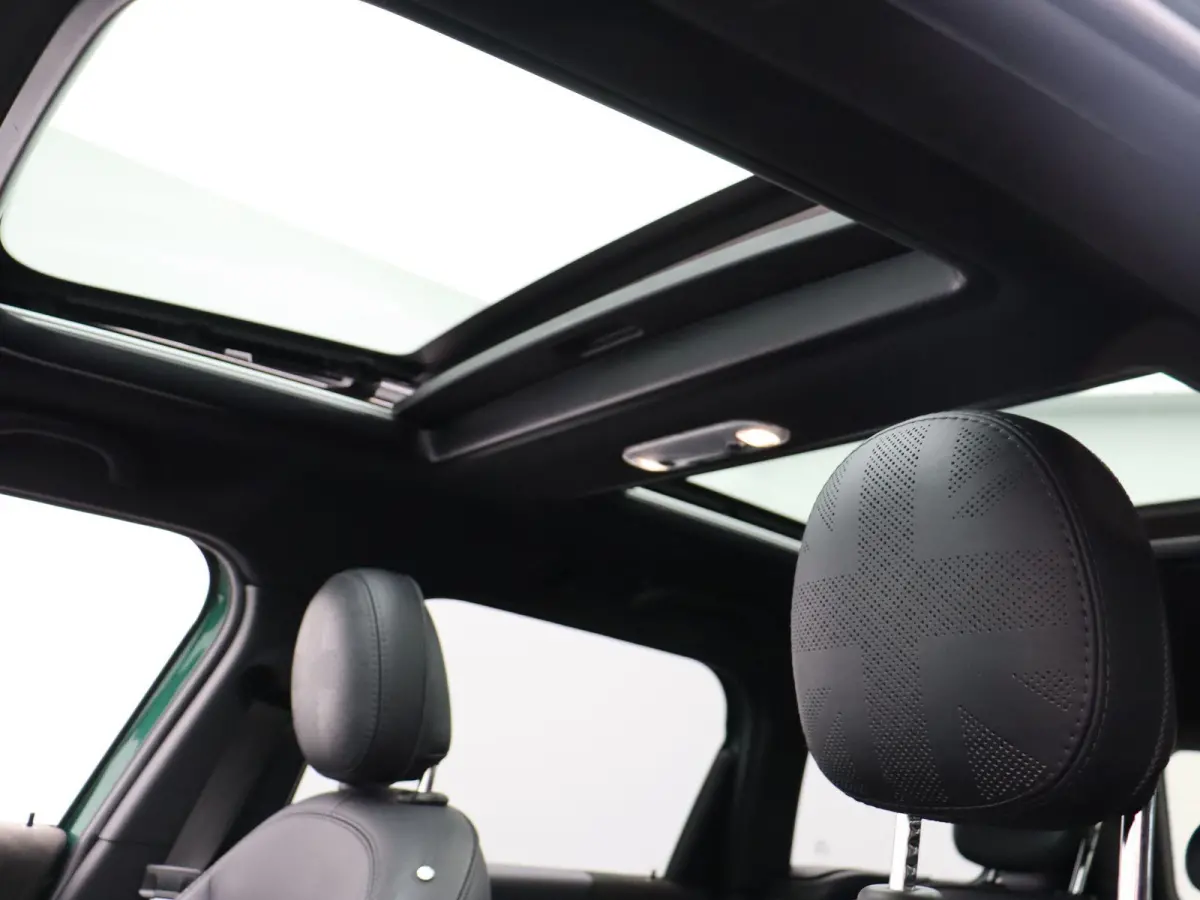 Cooper ALL4 Chili + MINI Yours Trim Pakket + Visibility Package + Panoramadak + Elektrisch Verstelbare Voorstoelen + Harman Kardon + 19''