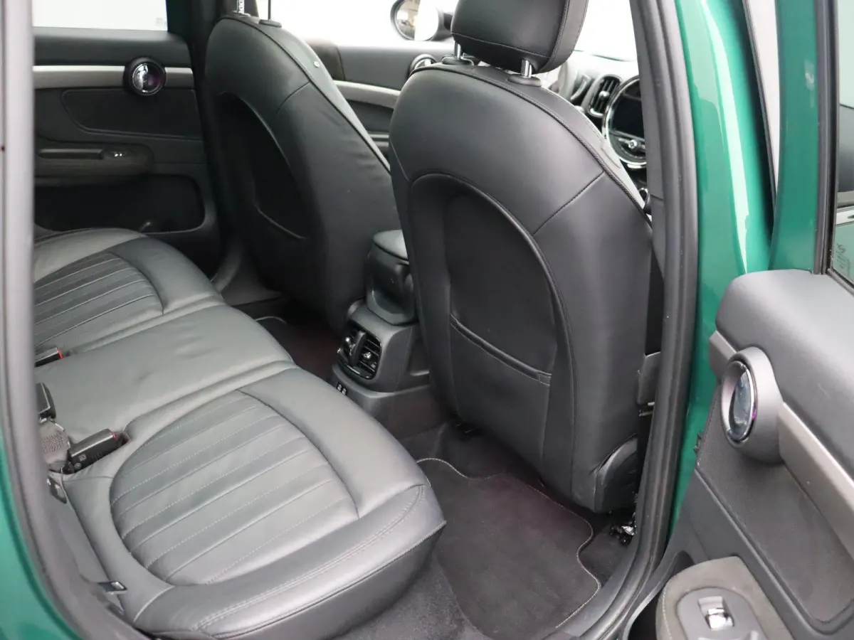 Cooper ALL4 Chili + MINI Yours Trim Pakket + Visibility Package + Panoramadak + Elektrisch Verstelbare Voorstoelen + Harman Kardon + 19''