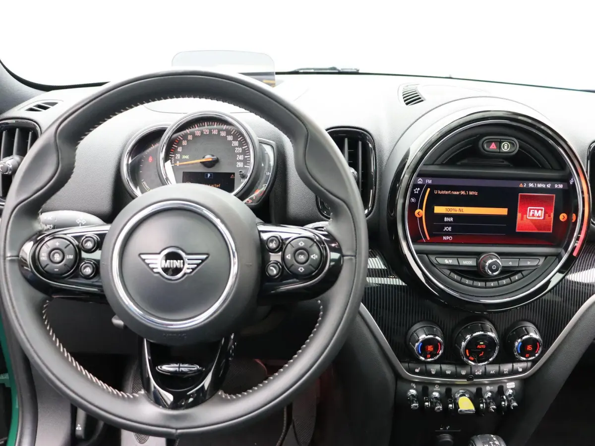 Cooper ALL4 Chili + MINI Yours Trim Pakket + Visibility Package + Panoramadak + Elektrisch Verstelbare Voorstoelen + Harman Kardon + 19''